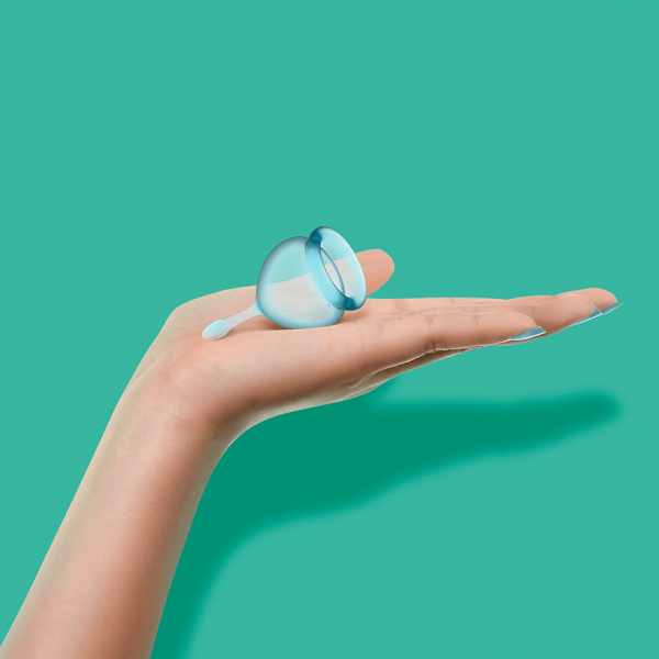 SATISFYER FEEL GOOD COPA MENSTRUAL AZUL OSCURO PAQUETE DE 2 - Imagen 5