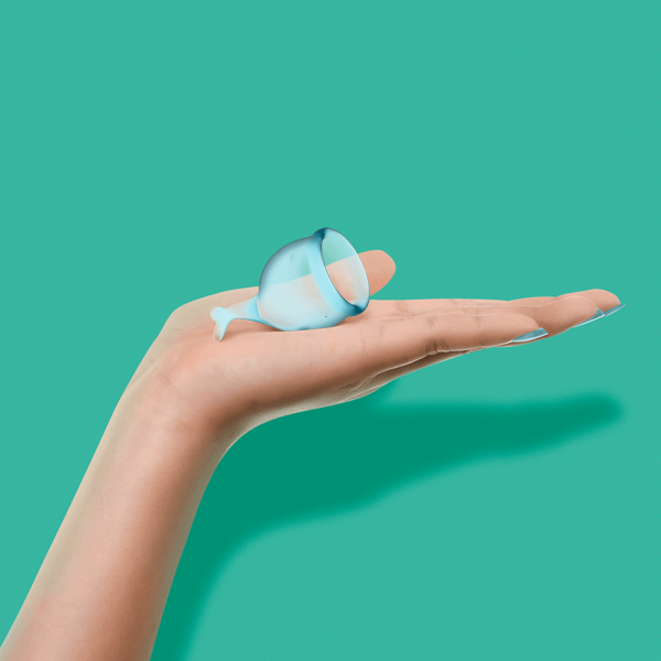 SATISFYER COPA MENSTRUAL FEEL CONFIDENT AZUL CLARO PAQUETE DE 2 - Imagen 7